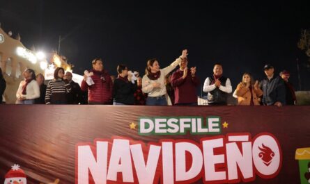 Viven neolaredenses tradicional Desfile Navideño 2023