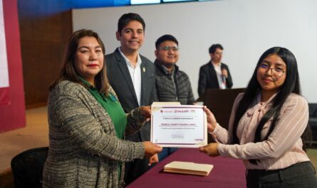 Culminan 300 jóvenes cursos de habilidades y certificaciones escolares en Nuevo Laredo