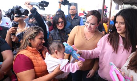 Entrega alcaldesa Carmen Lilia Canturosas más de mil 500 juguetes y apoyos a familias del sur de la ciudad