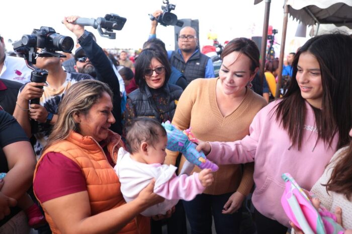 Entrega alcaldesa Carmen Lilia Canturosas más de mil 500 juguetes y apoyos a familias del sur de la ciudad
