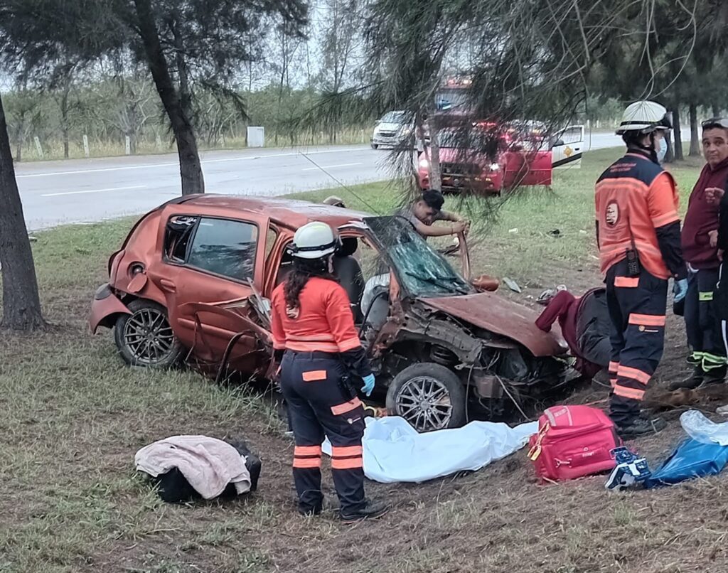 Muere mujer y sus hijos resultan heridos en accidente en Altamira