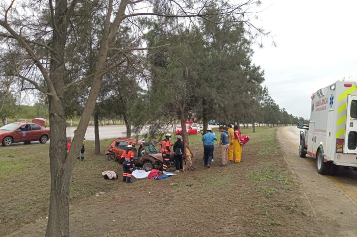 Muere mujer y sus hijos resultan heridos en accidente en Altamira