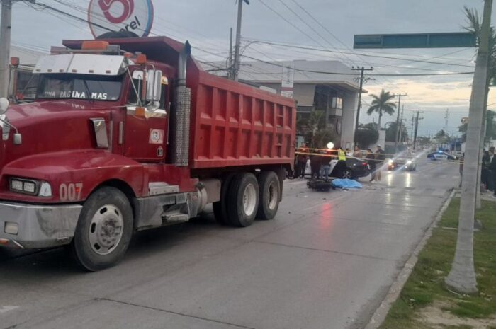 Motociclista pierde la vida al chocar con camión de volteo en Tampico