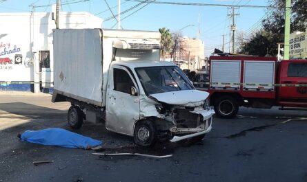 Hombre muere aplastado tras volcar en Nuevo Laredo