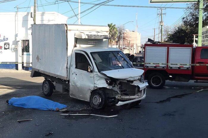Hombre muere aplastado tras volcar en Nuevo Laredo