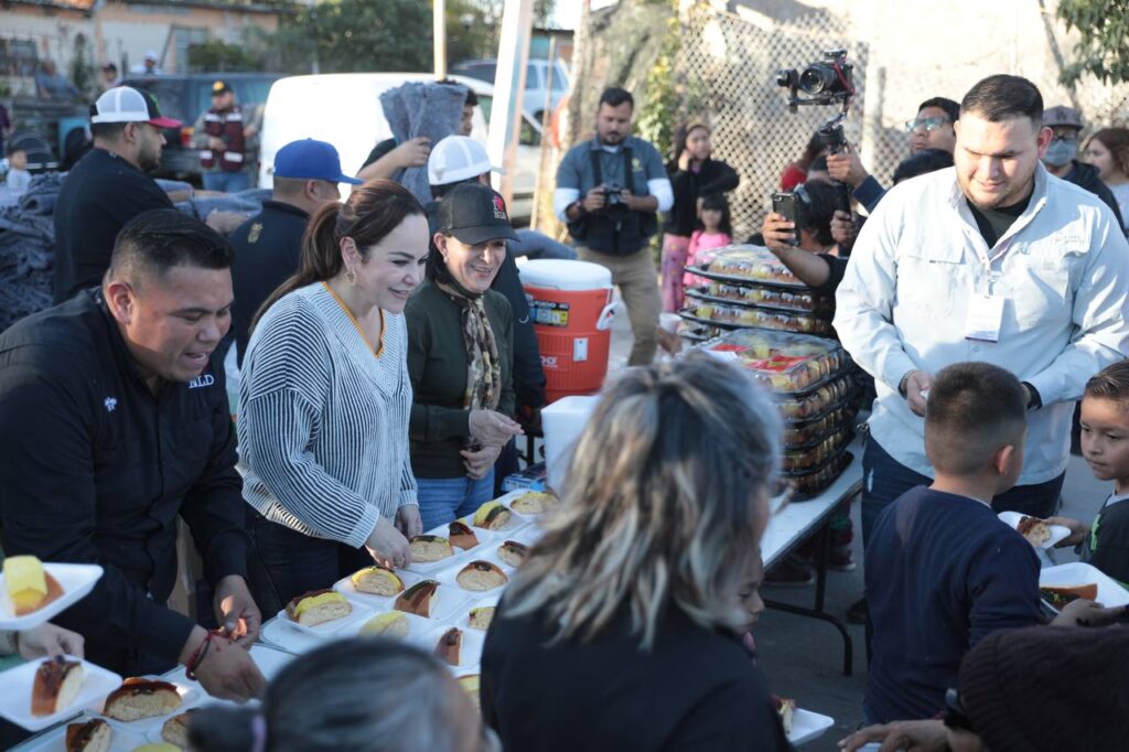 Comparte alcaldesa Carmen Lilia Canturosas Día de Reyes Magos con habitantes al poniente de Nuevo Laredo