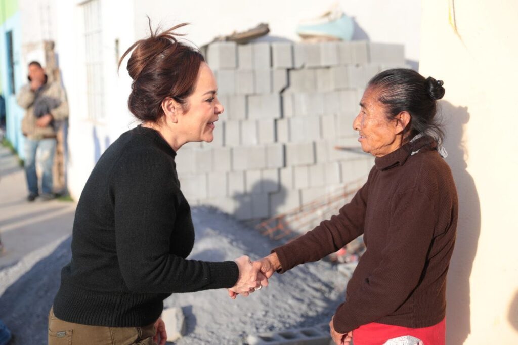 Lleva alcaldesa Carmen Lilia Canturosas abrigo a cientos de familias ante pronóstico de helada