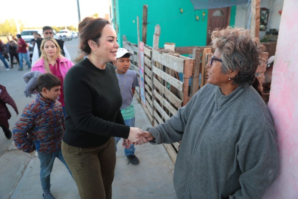 Lleva alcaldesa Carmen Lilia Canturosas abrigo a cientos de familias ante pronóstico de helada