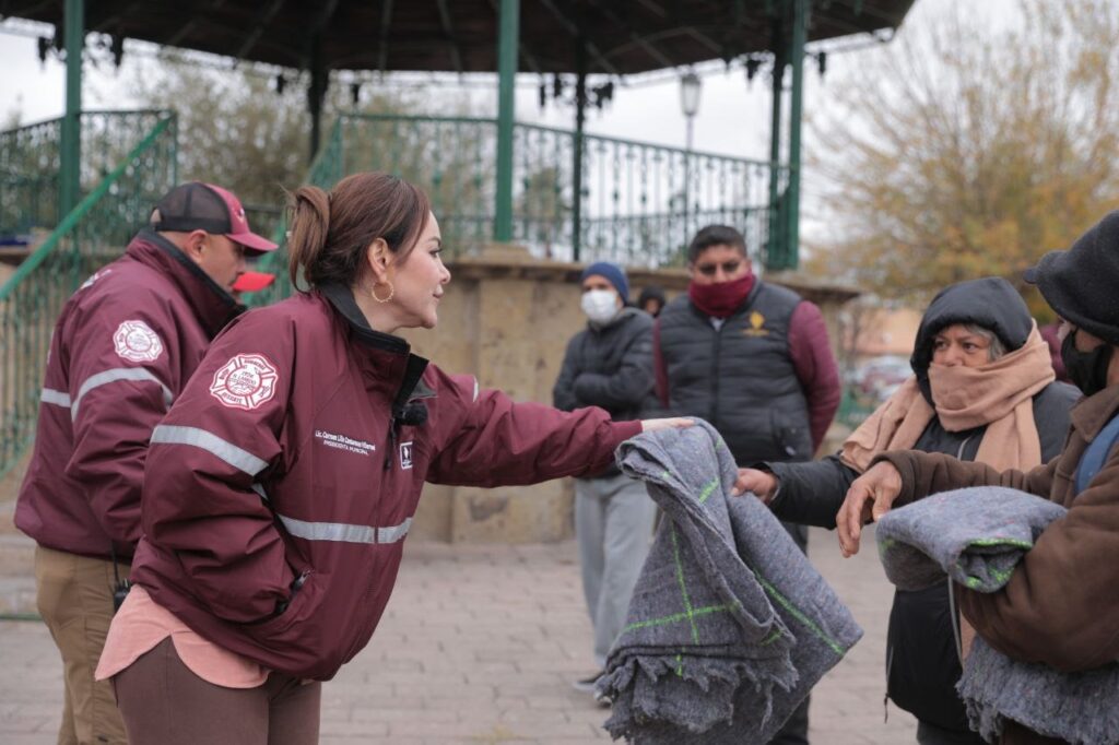 Da alcaldesa Carmen Lilia Canturosas arranque a operativo carrusel por bajas temperaturas