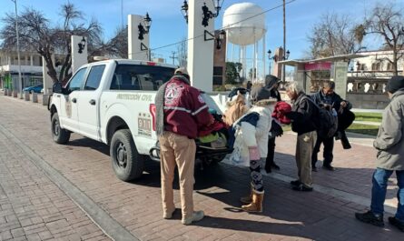 Mantiene Protección Civil de Nuevo Laredo “Operativo Carrusel” y donan ropa de invierno a ciudadanos