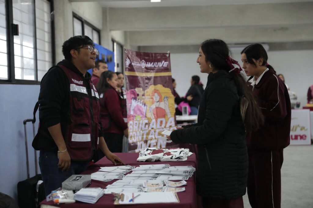 IMJUVE Nuevo Laredo lleva brigada “Contacto Joven” a estudiantes del poniente de la ciudad