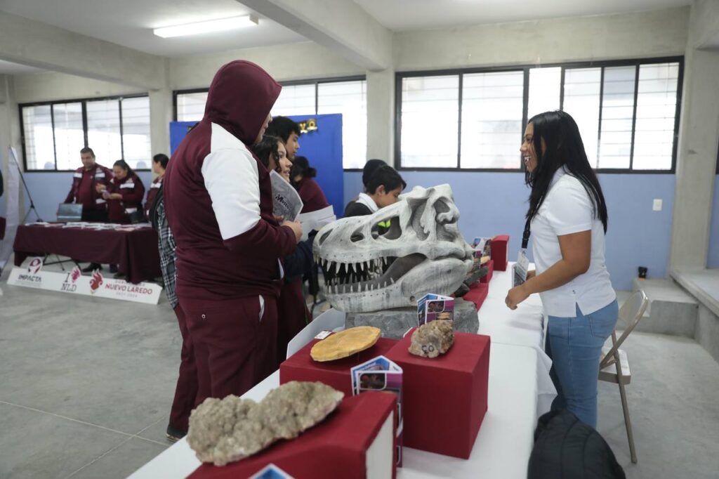 IMJUVE Nuevo Laredo lleva brigada “Contacto Joven” a estudiantes del poniente de la ciudad