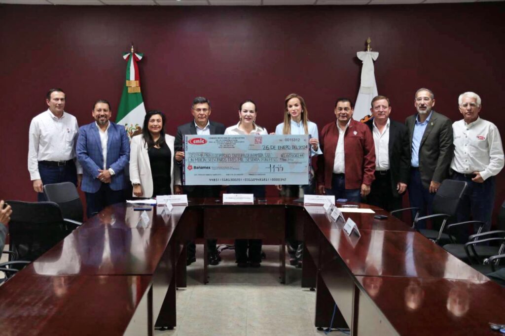 Refrendan Gobierno de Nuevo Laredo y constructores locales convenio de colaboración con donación histórica