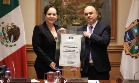 Reconocen Tecolotes de los Dos Laredos a presidenta municipal Carmen Lilia Canturosas por su impulso al deporte