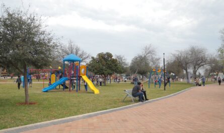 Celebran familias neolaredenses reapertura del Parque Viveros