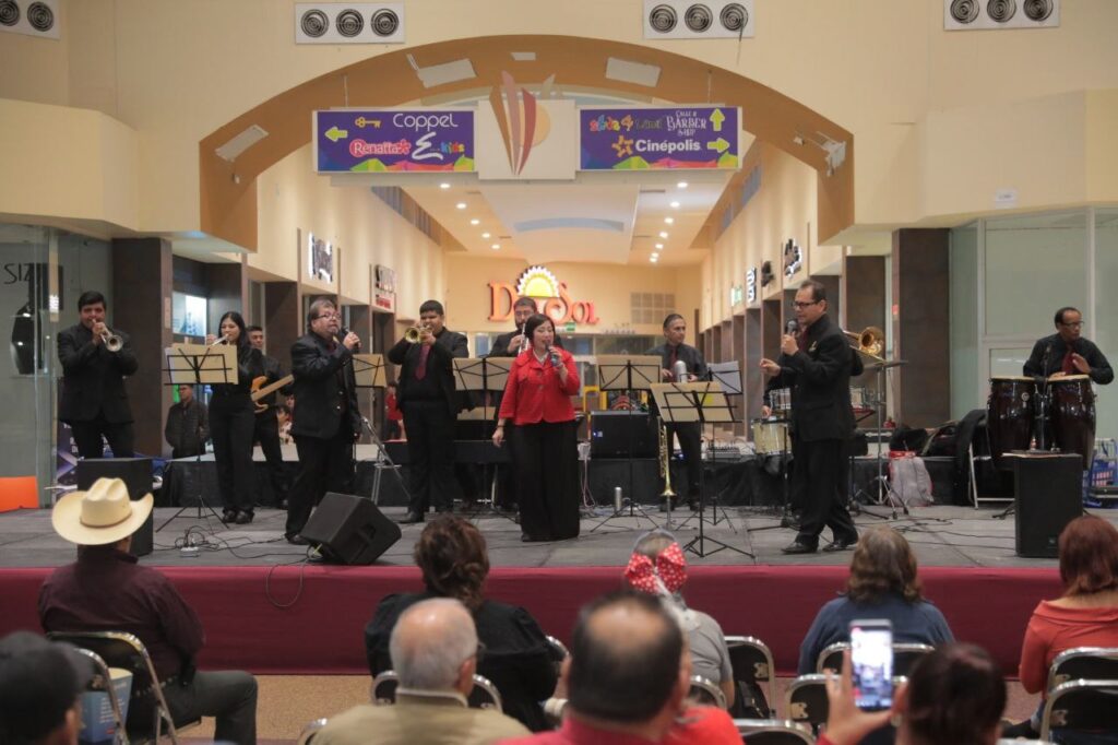 Población celebra Día del Amor y la Amistad con la Centenaria Banda de Música Municipal de Nuevo Laredo