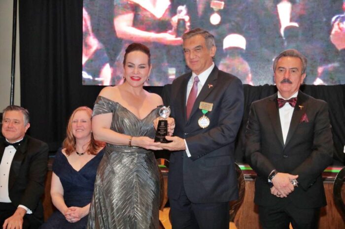 Otorgan galardón al gobernador de Tamaulipas por impulsar la región fronteriza