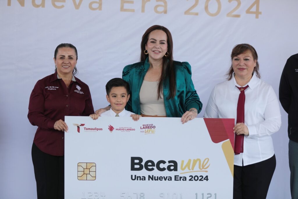 Entrega Carmen Lilia Canturosas más de 12 mil Becas “UNE”a estudiantes de educación básica