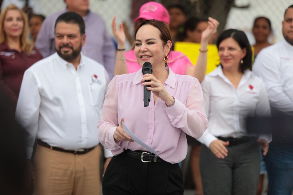 Entrega alcaldesa Carmen Lilia Canturosas dispensario médico a vecinos de la Nueva Era