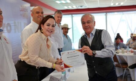 Entrega Carmen Lilia Canturosas apoyo sin precedentes a ganaderos de Nuevo Laredo