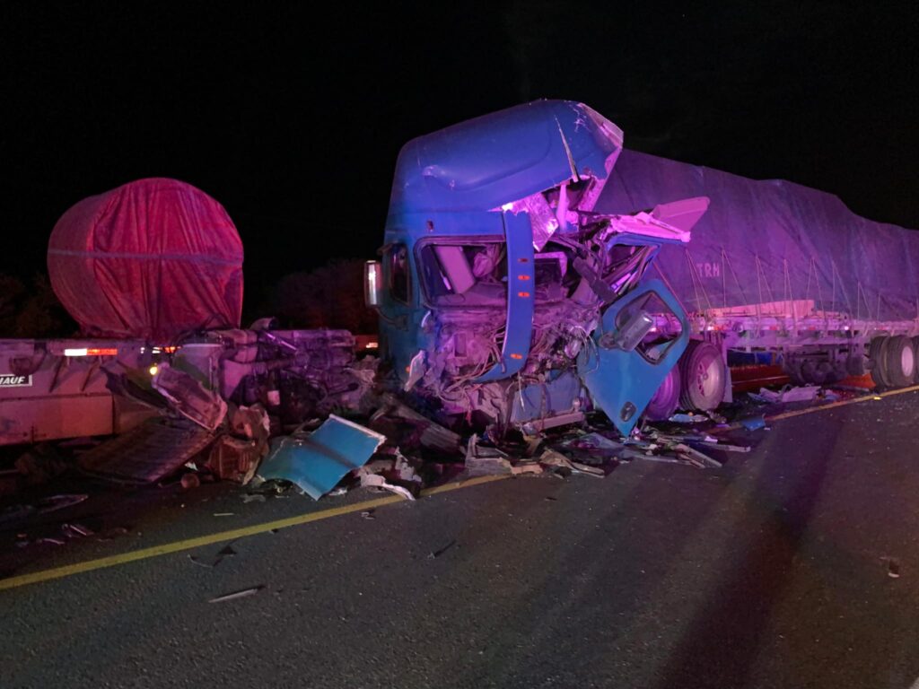 Choque de camiones en la carretera Zaragoza-Victoria deja conductor herido