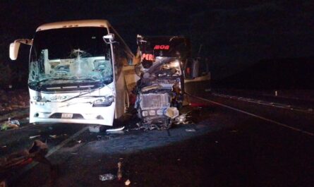 Chocan autobús y tráiler en la carretera Victoria-Zaragoza