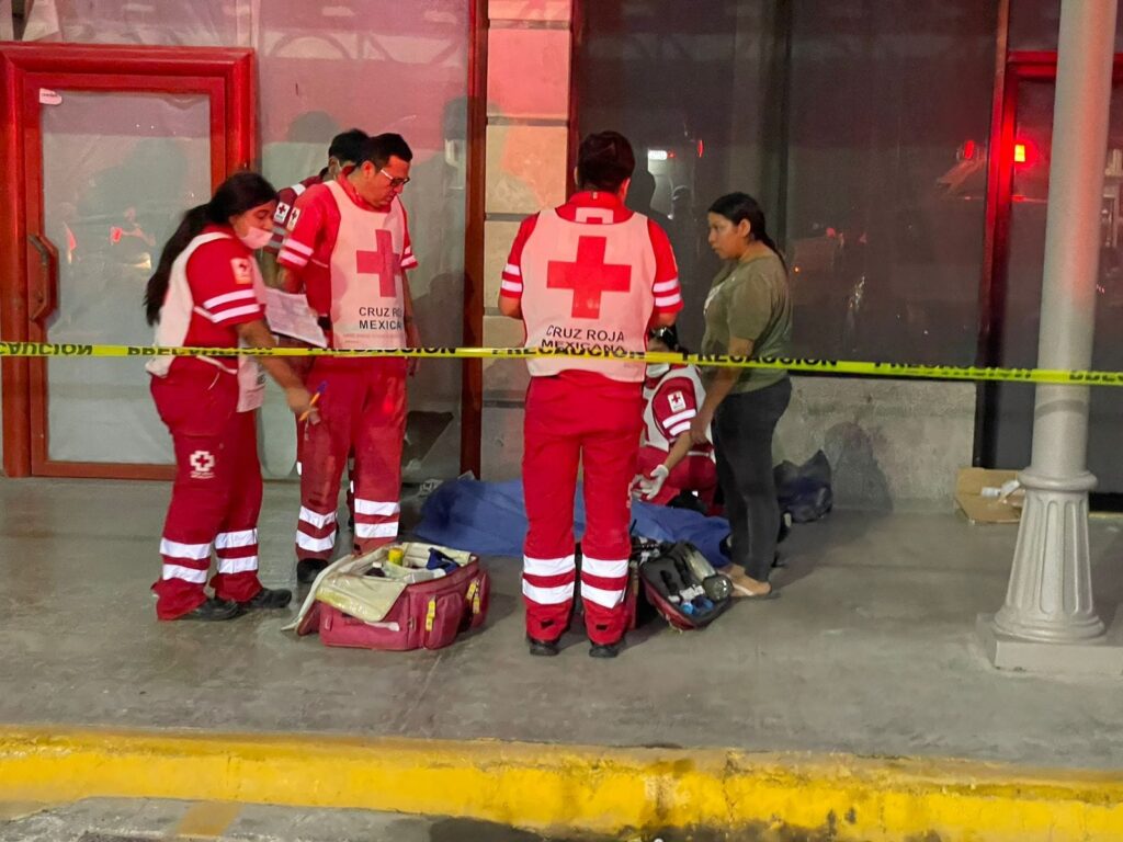 Hombre fallece pese a intentos de reanimación en Soriana Tamatán en Ciudad Victoria