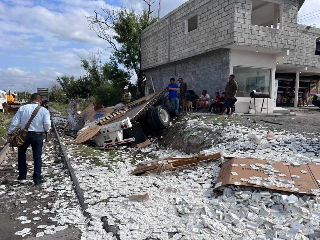 Por tratar de ganarle el paso, tráiler es impactado por el tren en Reynosa