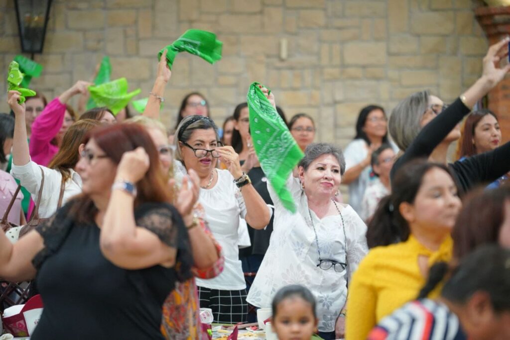 Carmen Lilia Canturosas: comprometida con la educación en Nuevo Laredo