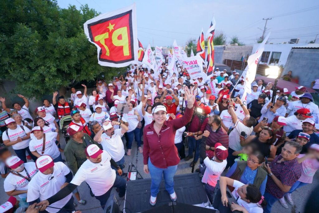 Reciben los Olivos II a Carmen Lilia Canturosas con gran alegría