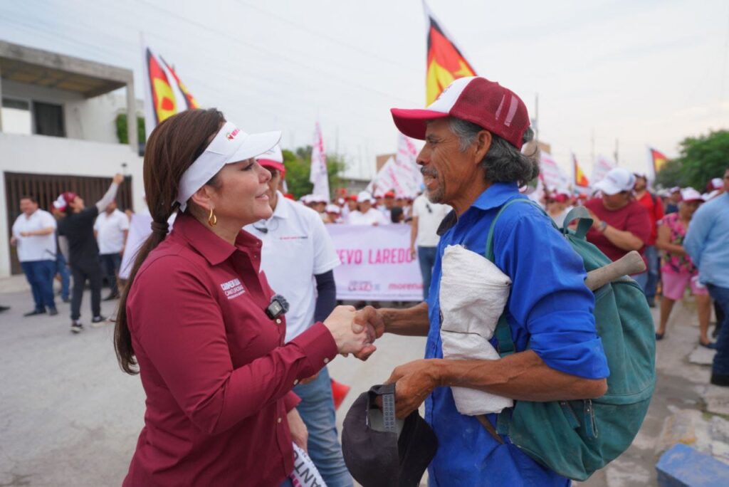 Reciben los Olivos II a Carmen Lilia Canturosas con gran alegría