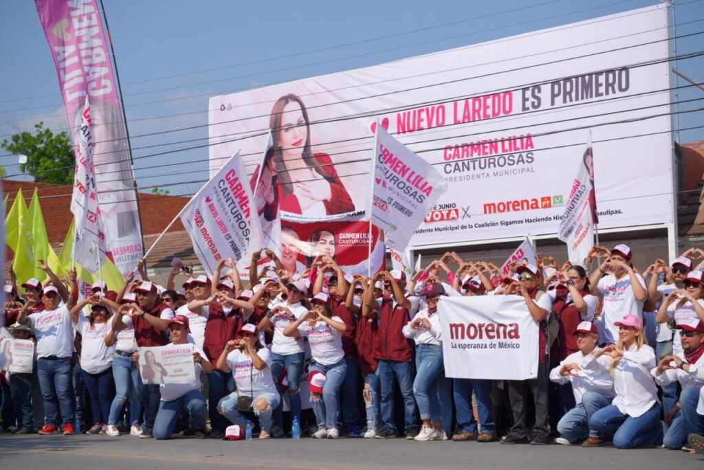 Se unen cientos de neolaredenses a pegoteo en apoyo a Carmen Lilia Canturosas