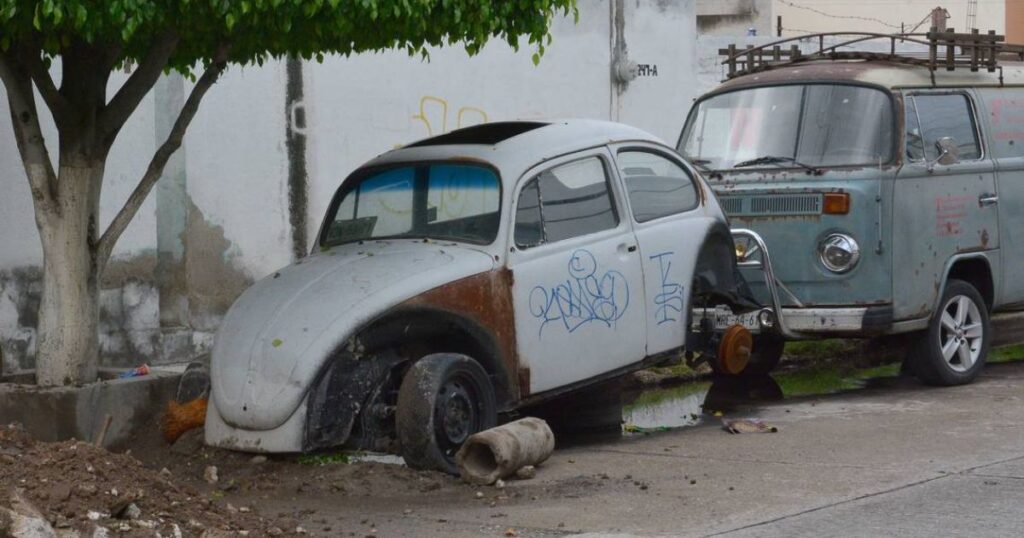 Tránsito Victoria retira autos abandonados de las calles