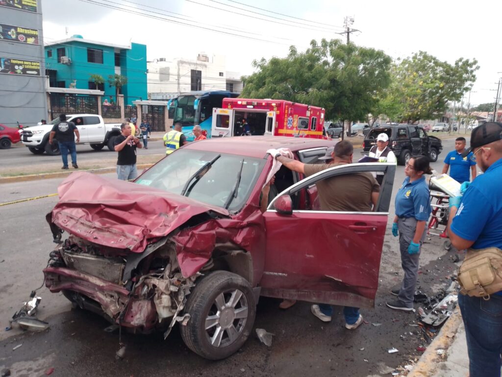 Colisión múltiple deja cinco heridos en Madero