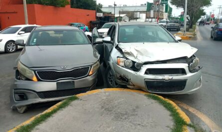 Accidente en Avenida César López de Lara de Nuevo Laredo deja daños materiales