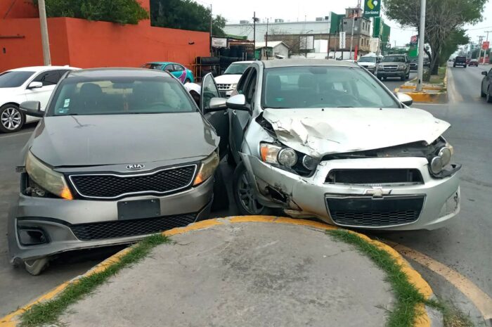 Accidente en Avenida César López de Lara de Nuevo Laredo deja daños materiales