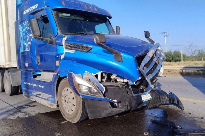 Colisión entre tráileres en Nuevo Laredo causa daños significativos