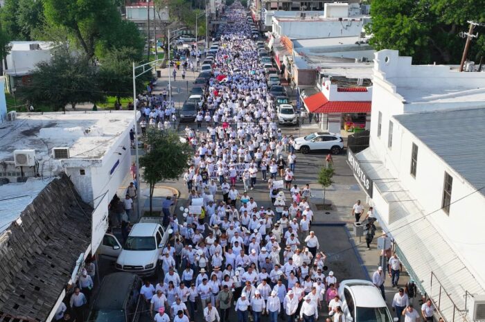 Se unen miles de neolaredenses a marcha pacífica por la democracia