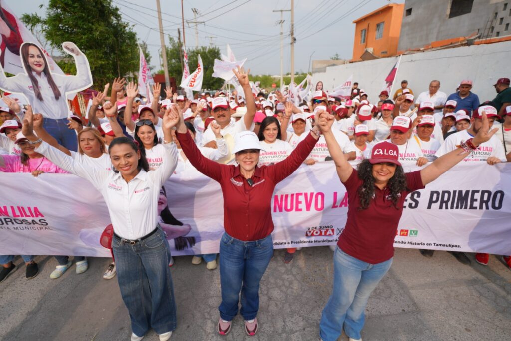 Recorren candidatas Carmen Lilia Canturosas y Olga Sosa la colonia Solidaridad