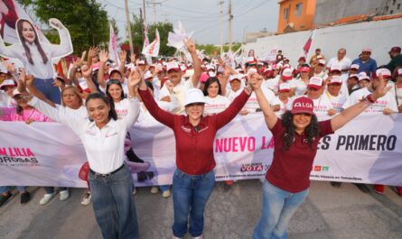 Recorren candidatas Carmen Lilia Canturosas y Olga Sosa la colonia Solidaridad