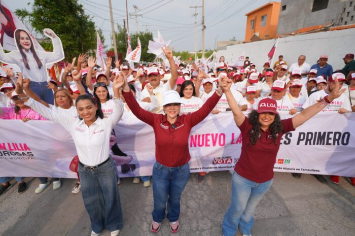 Recorren candidatas Carmen Lilia Canturosas, Cristabell Zamora y Olga Sosa la colonia Solidaridad