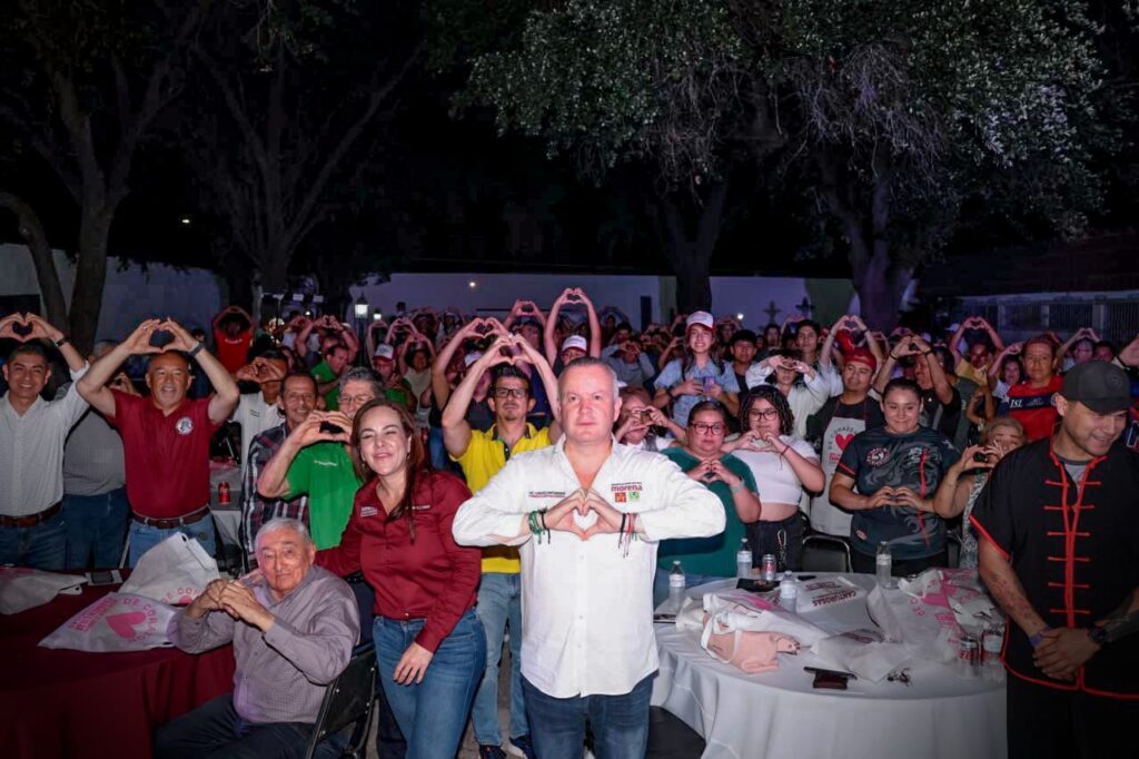 Los candidatos de la coalición “Sigamos Haciendo Historia”, Carmen Lilia Canturosas Villarreal a la alcaldía y Carlos Canturosas Villarreal a diputado federal por el distrito uno, refrendaron su compromiso con el deporte frente a niños, jóvenes y adultos que se dedican a estas disciplinas de alto rendimiento. En una reunión con atletas, entrenadores e instituciones deportivas, los contendientes de la Cuarta Transformación presentaron sus propuestas para impulsar la activación física y combatir las conductas antisociales a través del deporte. "Haremos todo lo que esté en nuestro alcance para impulsar al deporte, apoyaré a Carmen Lilia desde la Cámara de Diputados para traer más espacios deportivos de alto nivel y mejorar los que ya existen a beneficio de nuestros niños, niñas y jóvenes", señaló Carlos Canturosas. Mencionó que para hacer efectivo el deporte como una herramienta para fomentar la salud y combatir las conductas antisociales, buscará renovar el Parque "La Junta". Y será a través de esta remodelación un apoyo para que niños y jóvenes sueñen con ser grandes deportistas, y que el deporte igualmente sea un elemento fundamental de salud pública y transformación social. Además, el candidato a diputado federal indicó que promoverá la capacitación y entrenamiento permanente de los deportistas con presupuestos que se destinarán a becas deportivas para las diferentes disciplinas que practican los neolaredenses. Por último, Carlos Canturosas aseguró que los deportistas y entrenadores tendrán en él un diputado aliado que escuche sus necesidades y los atenderá desde el Congreso de la Unión para fortalecer el deporte y apoyar en sus competencias.