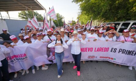 Recorre Carmen Lilia Canturosas junto a Cristabell Zamora y grupo priísta la colonia Hidalgo