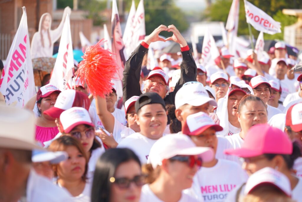 Recorre Carmen Lilia Canturosas junto a Cristabell Zamora y grupo priísta la colonia Hidalgo