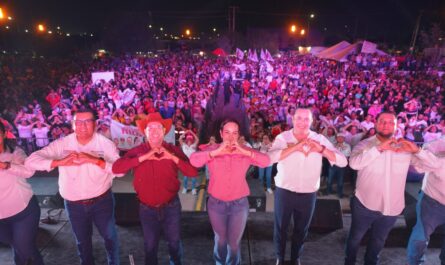 Dan respaldo a Carmen Lilia Canturosas miles de familias del Distrito III