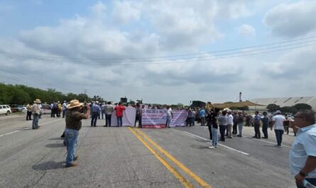 Agricultores de San Fernando cierran carretera por precio justo del sorgo