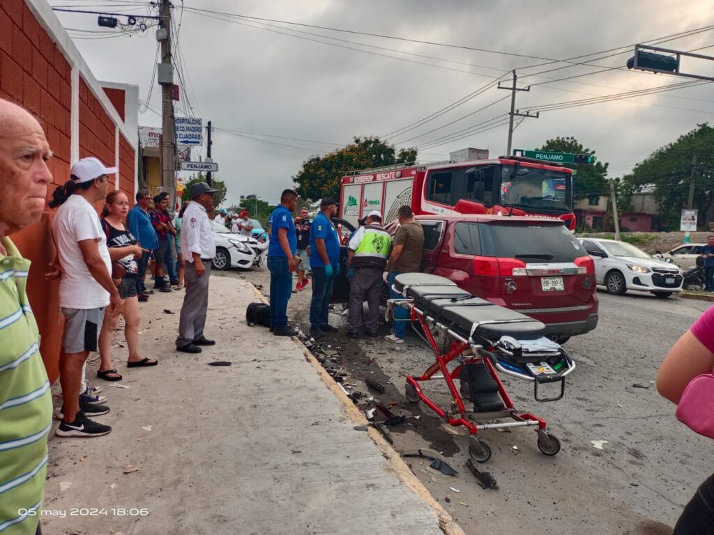 Colisión múltiple deja cinco heridos en Madero