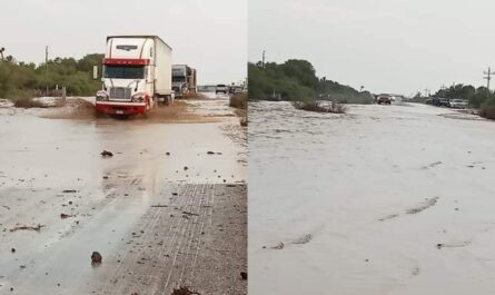 Fuerte lluvia en Tula provoca desborde de agua en la carretera