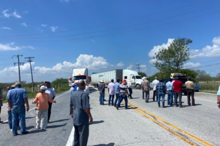 Agricultores bloquean carretera en San Fernando exigiendo apoyo