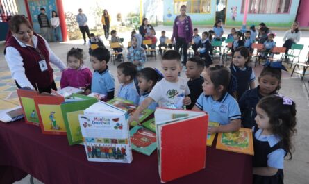 Invitan a picnic literario en la Explanada de la Independencia en Nuevo Laredo